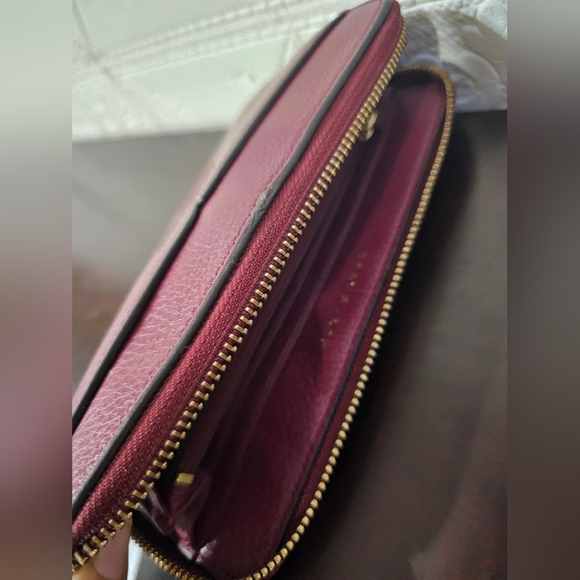 *Authentic Tory Burch zip around wallet - Picture 3 of 11